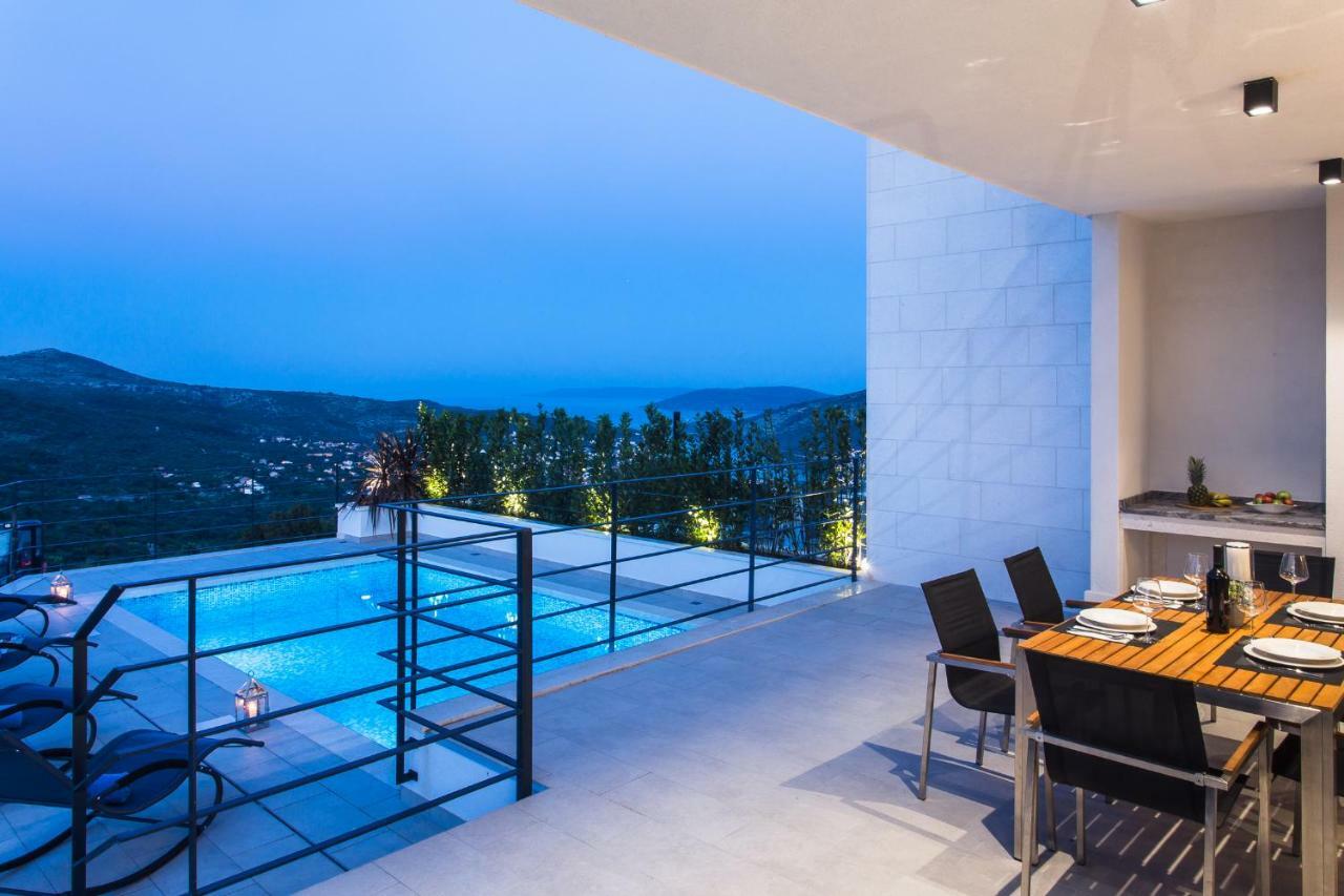 View Collection Villa
